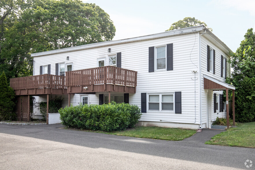 630 S Country Rd, East Patchogue, NY for sale - Primary Photo - Image 1 of 1