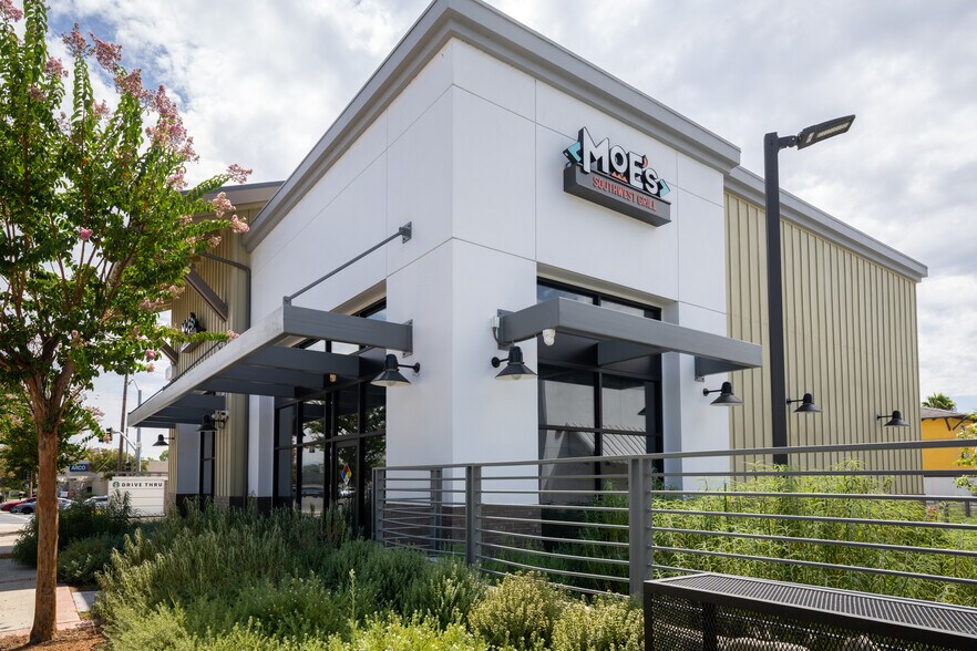 8865-8875 Foothill Blvd, Rancho Cucamonga, CA à louer - Photo principale - Image 1 de 13