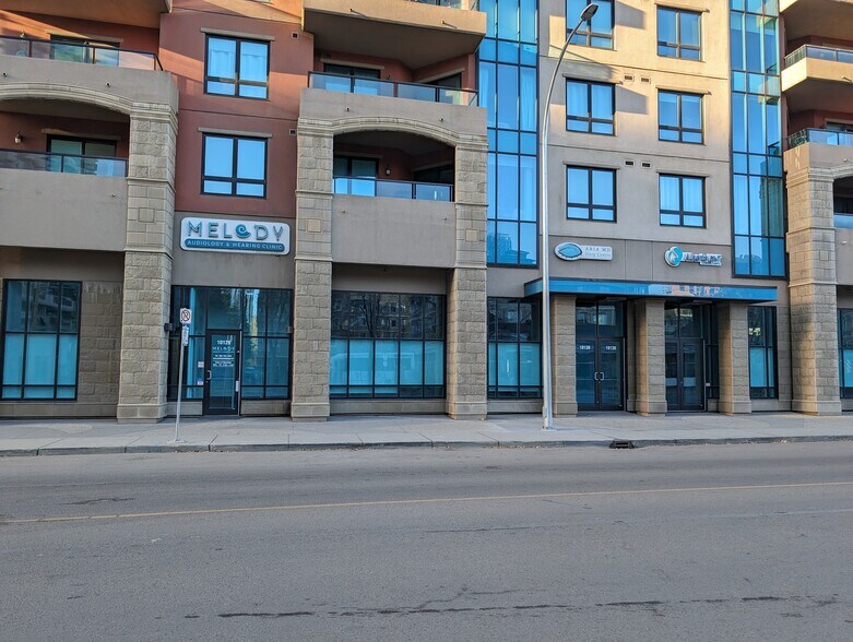 10142 111 St NW, Edmonton, AB à vendre - Photo du bâtiment - Image 2 de 8