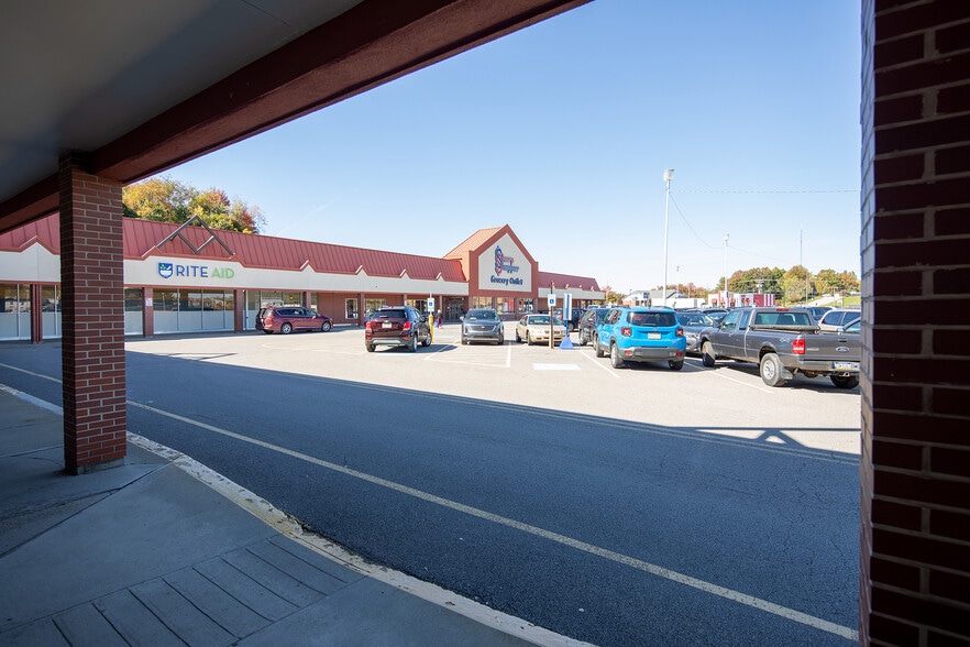 120-180 Point Plz, Butler, PA for lease - Building Photo - Image 3 of 12