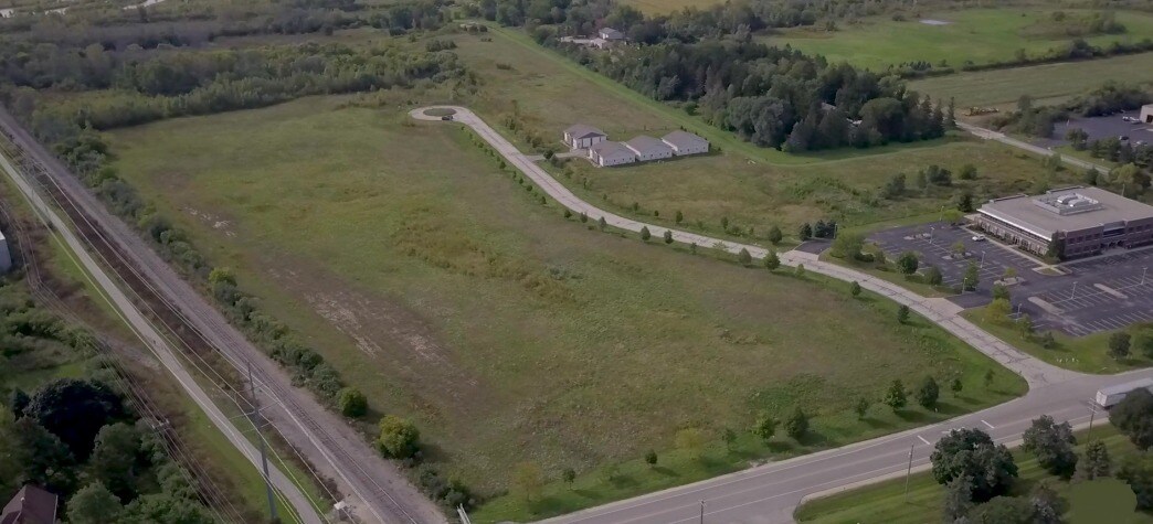 Donges Bay Rd & Baldev Ct, Mequon, WI à vendre Photo du bâtiment- Image 1 de 3