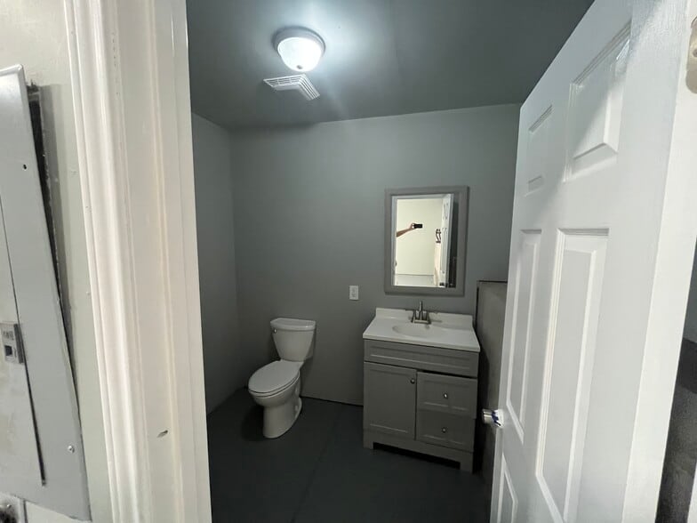 22108 Hwy 71 W, Spicewood, TX for lease - Interior Photo - Image 2 of 19