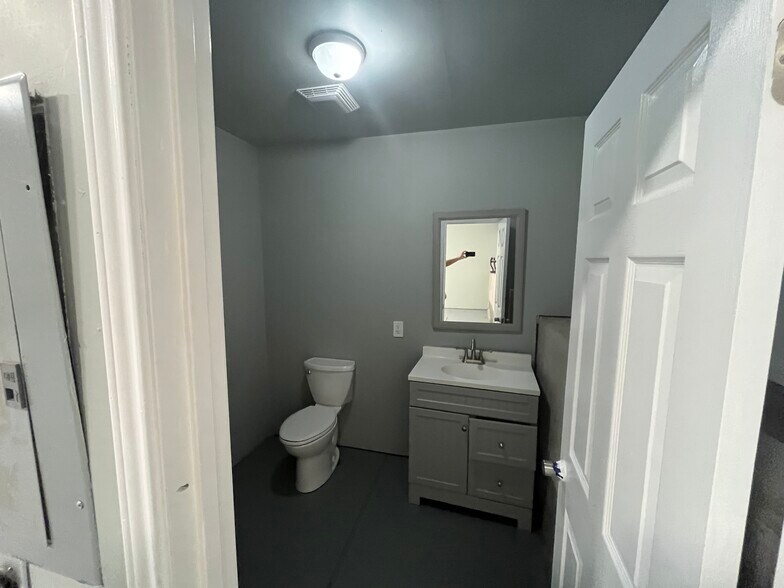 22108 Hwy 71 W, Spicewood, TX à louer - Photo intérieure - Image 2 de 19