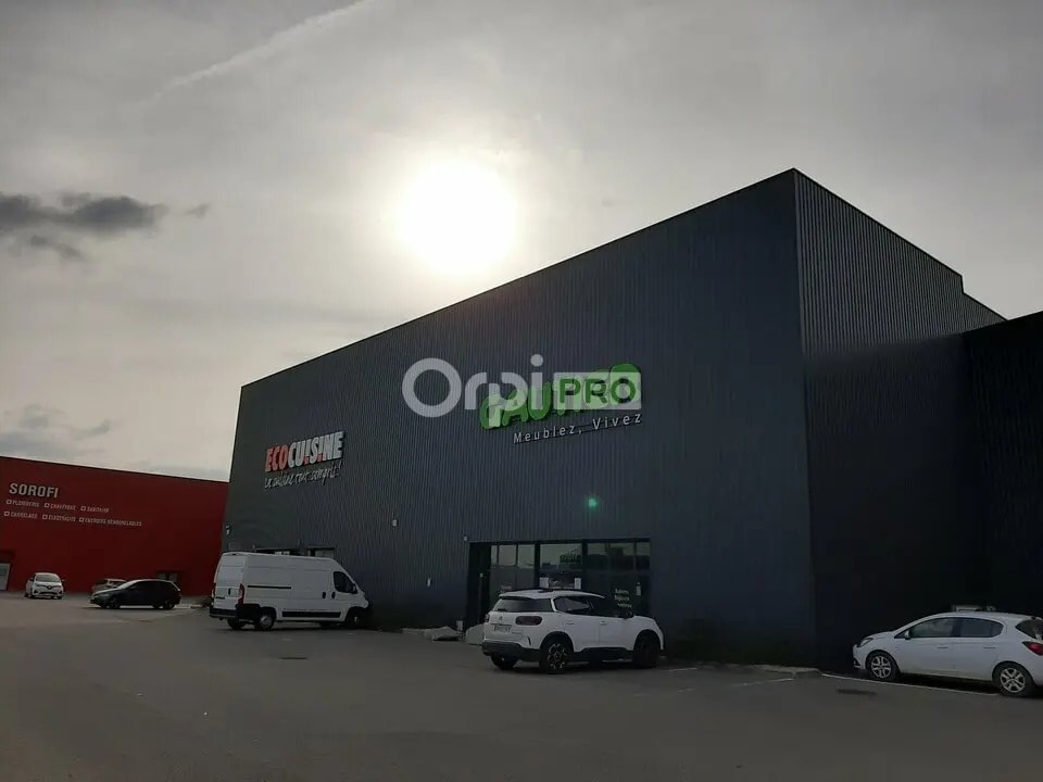 Flex in Valence for lease Building Photo- Image 1 of 3