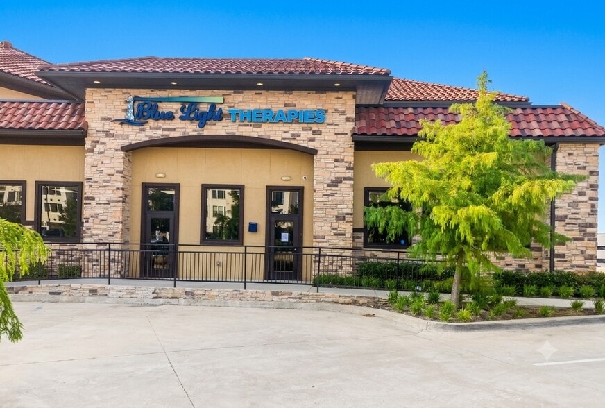 421 E Royal Ln, Irving, TX for sale - Building Photo - Image 2 of 11