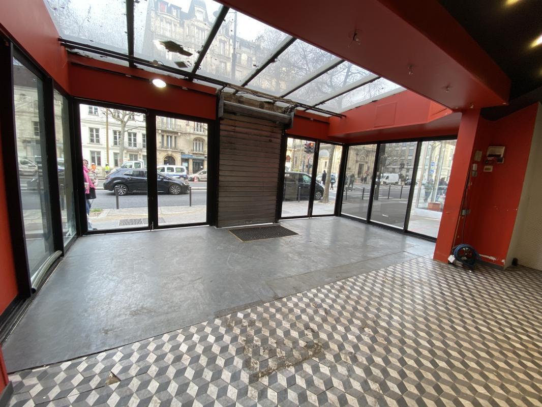 Retail in Paris for sale Interior Photo- Image 1 of 9