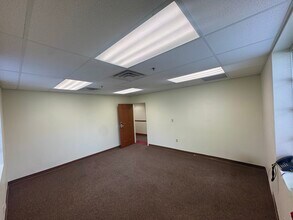 2881 E Oakland Park Blvd, Fort Lauderdale, FL à louer Photo intérieure- Image 2 de 31