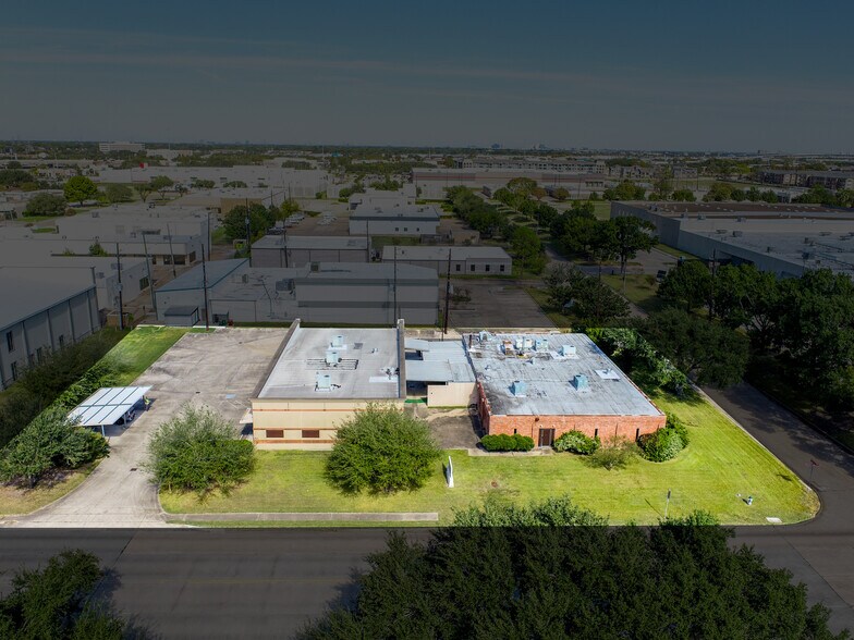 12830 Century Dr, Stafford, TX à vendre - Photo du bâtiment - Image 2 de 5