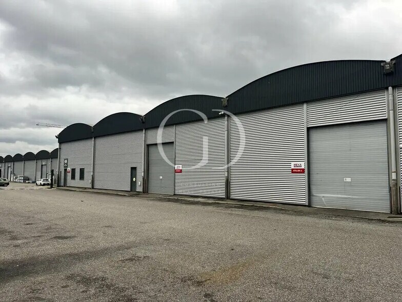 9 Rue Du Dauphiné, Saint-Priest for lease - Building Photo - Image 1 of 6