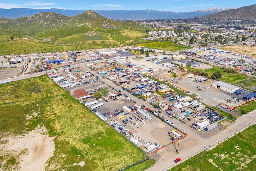 3655 Placentia Ln, Riverside, CA for lease - Building Photo - Image 2 of 6