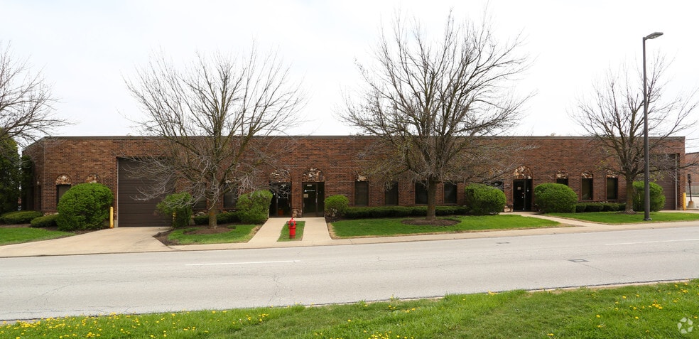 1665-1675 Tonne Rd, Elk Grove Village, IL for lease - Building Photo - Image 3 of 10