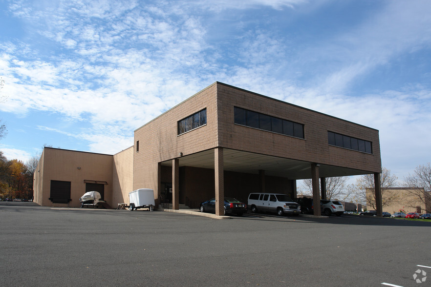 53-55 Dwight Pl, Fairfield, NJ for lease - Building Photo - Image 3 of 8