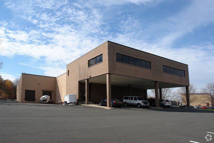 53-55 Dwight Pl, Fairfield, NJ à louer - Photo du bâtiment - Image 3 de 8