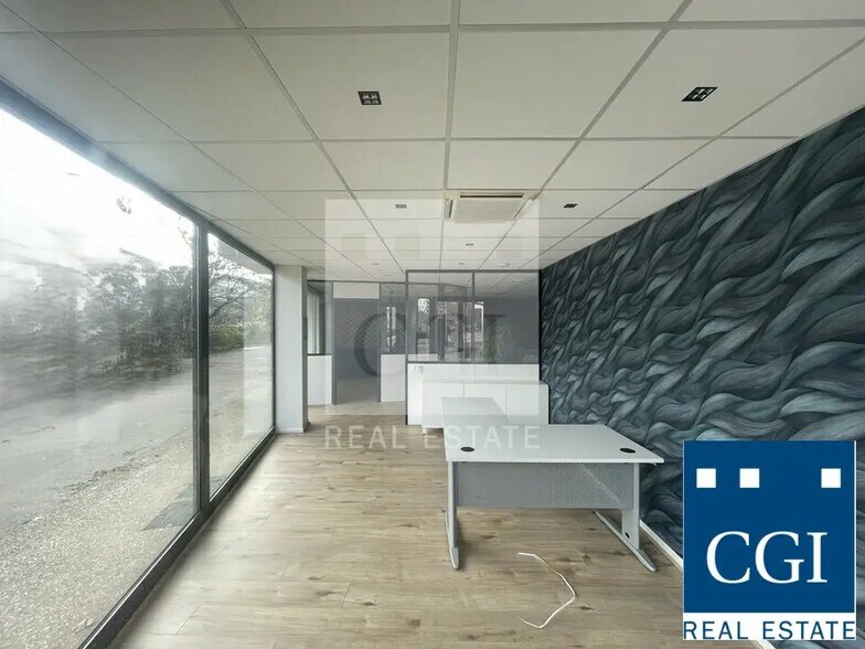 Retail in Échirolles for lease - Building Photo - Image 2 of 9