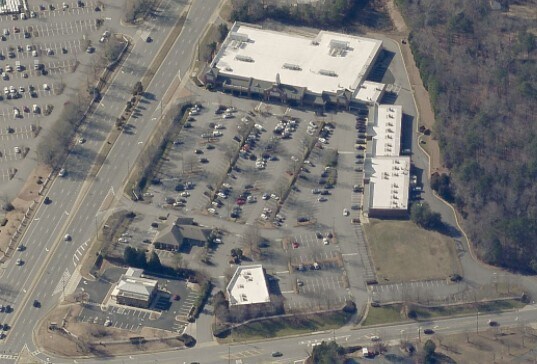 885 Woodstock Rd, Roswell, GA à louer - Photo du bâtiment - Image 3 de 7