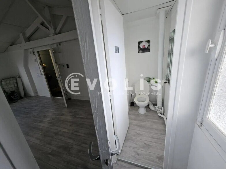 Office in Montrouge for lease - Interior Photo - Image 2 of 9