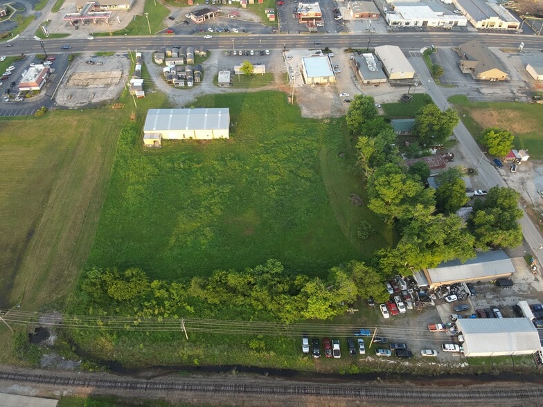 1117 N Locust Ave, Lawrenceburg, TN à vendre - Photo du bâtiment - Image 3 de 7
