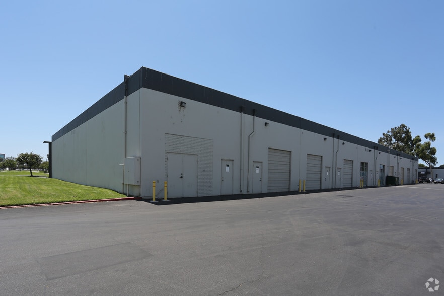 17831 Sky Park Cir, Irvine, CA for lease - Building Photo - Image 3 of 4