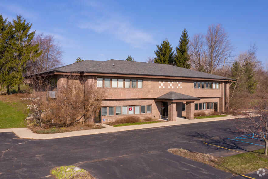 1063 4 Mile Rd NW, Grand Rapids, MI à vendre - Photo du bâtiment - Image 1 de 1