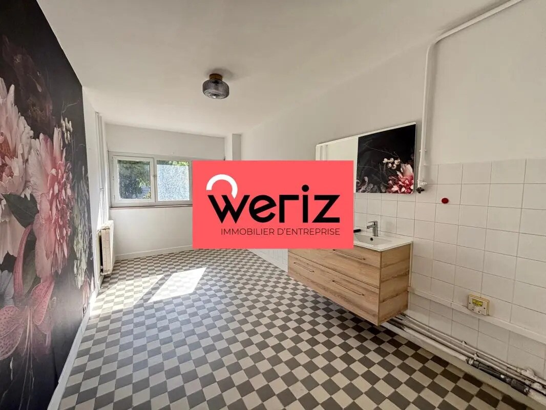 Office in Marseille for lease Interior Photo- Image 1 of 10