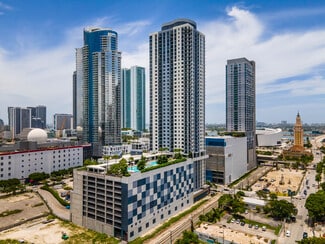 Plus de détails pour 698 NE 1st Ave, Miami, FL - Bureau/Commerce de détail, Commerce de détail à louer