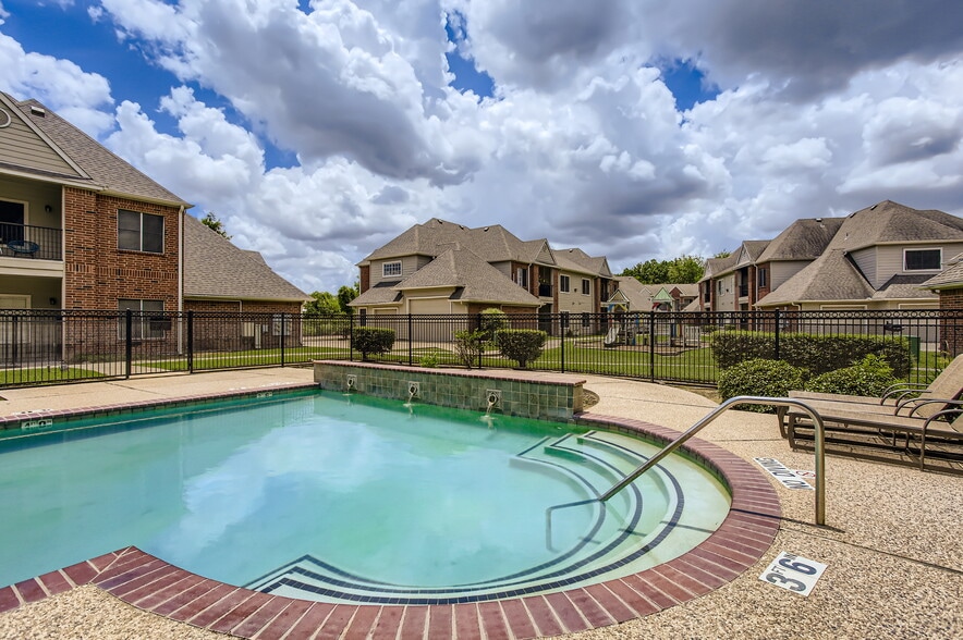 12380 Wood Bayou Dr, Houston, TX for sale - Building Photo - Image 2 of 28