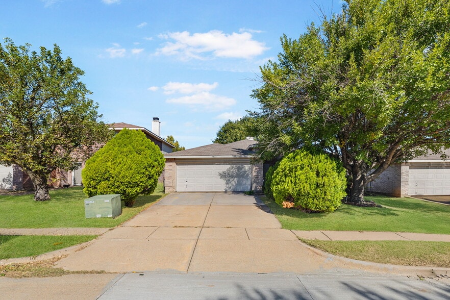 3936 Golden Horn Ln, Fort Worth, TX for sale - Building Photo - Image 2 of 3