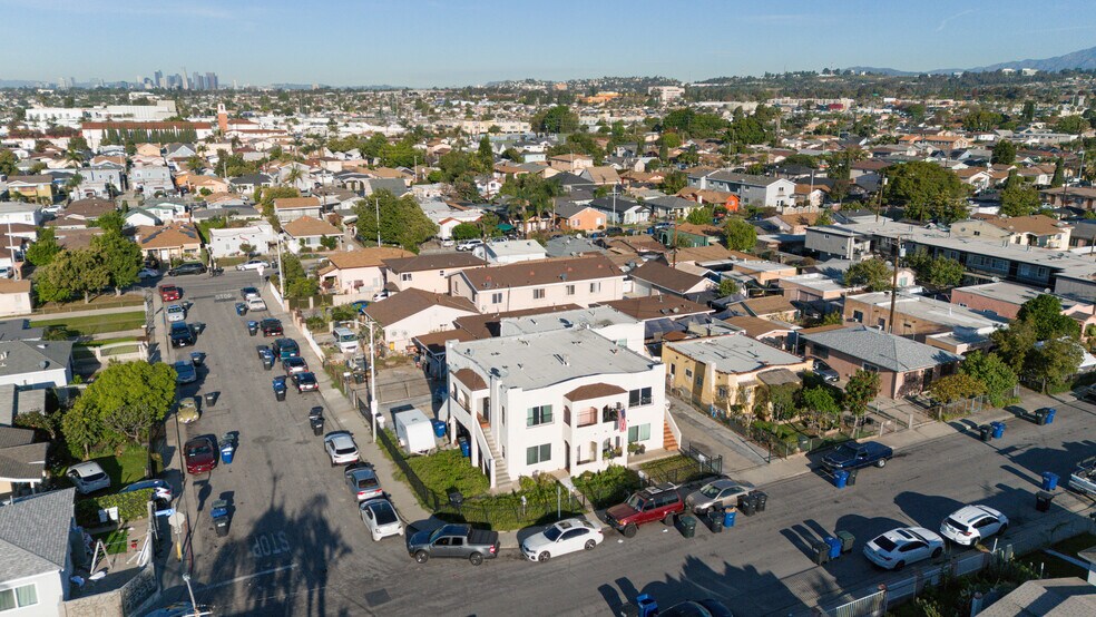 545 Eastmont Ave, East Los Angeles, CA à vendre - Photo du bâtiment - Image 3 de 18