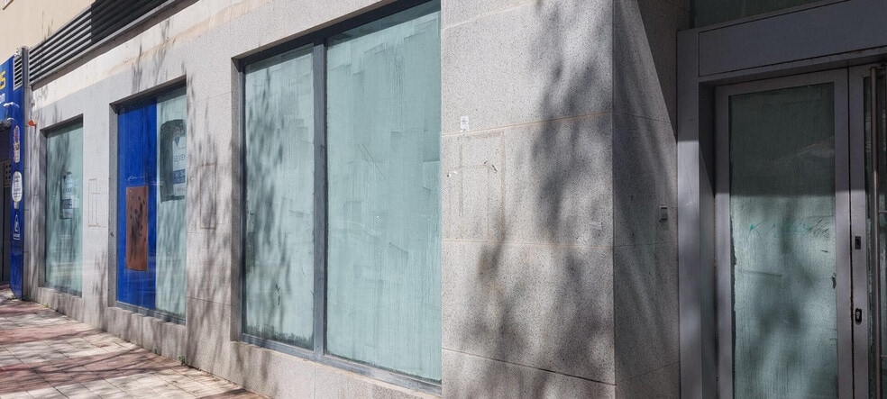 Retail in Marbella for lease - Building Photo - Image 1 of 15