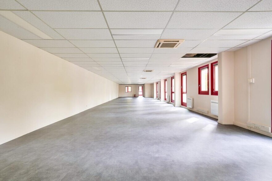 4 Avenue Du Gros Chene, Éragny for lease - Interior Photo - Image 3 of 5