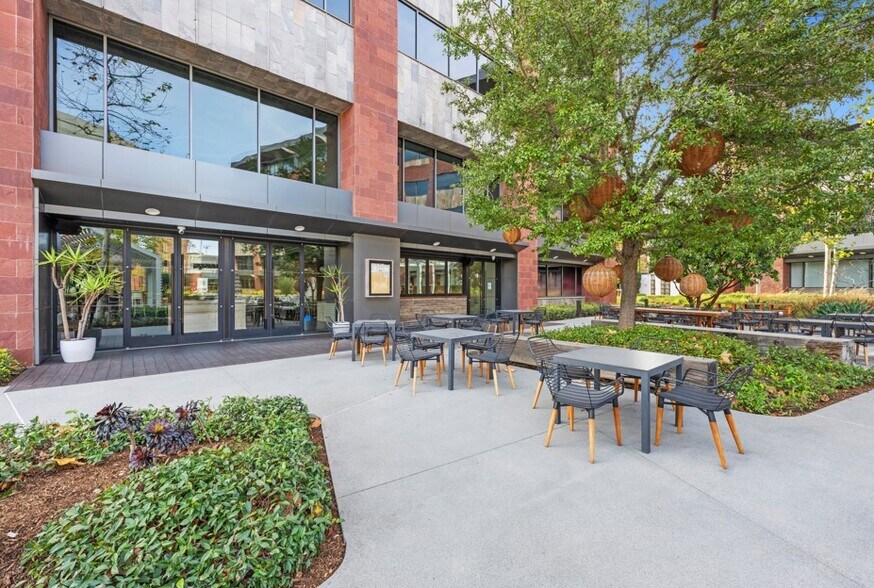 13520 Evening Creek Dr N, San Diego, CA à louer - Photo du bâtiment - Image 2 de 7