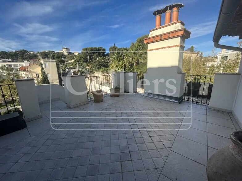 Office in Marseille for lease - Building Photo - Image 2 of 22