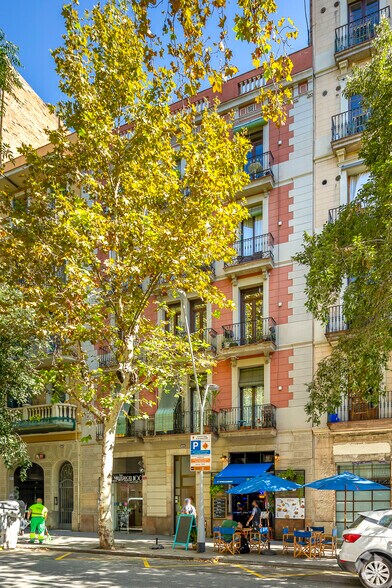 Multifamily in Barcelona, Barcelona for sale - Primary Photo - Image 1 of 1