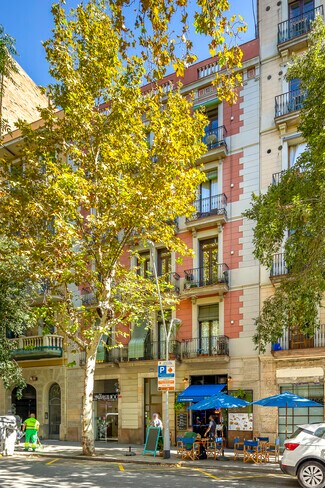 Plus de détails pour Multi-résidentiel à vendre