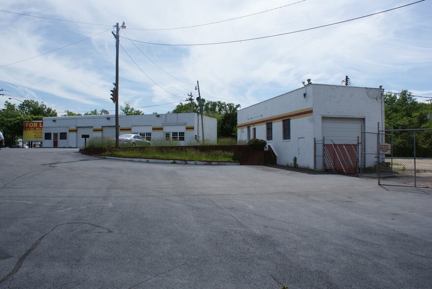 2245 Crain Hwy, Waldorf, MD for sale - Primary Photo - Image 1 of 5