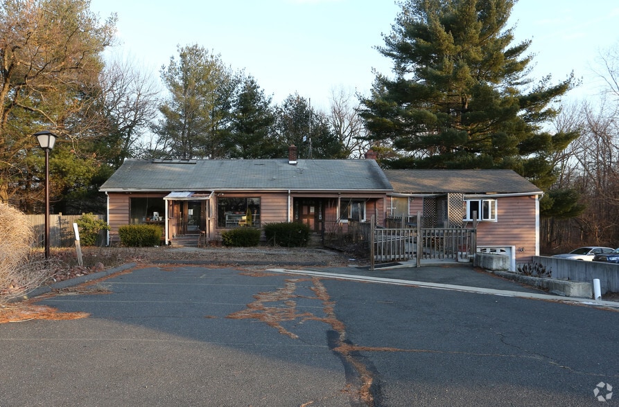 1273 Queen St, Southington, CT for sale - Building Photo - Image 2 of 2