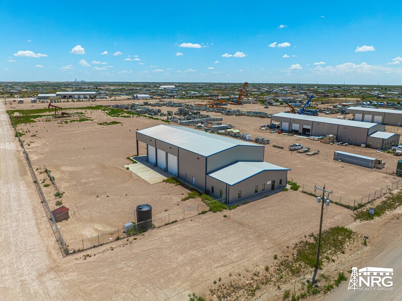 15097B W 42nd St, Odessa, TX à louer - Photo du bâtiment - Image 3 de 9