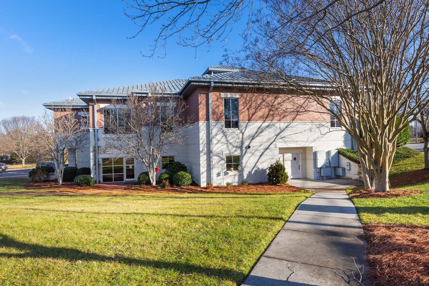 203 Mocksville Ave, Salisbury, NC for lease - Building Photo - Image 2 of 11