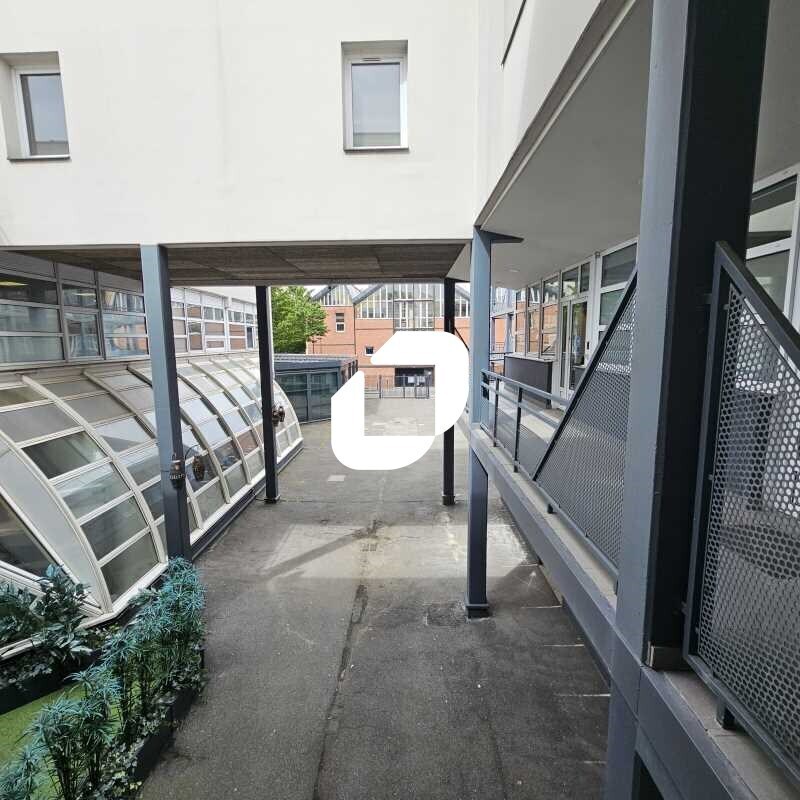 Bureau dans Saint-Denis à louer Photo du bâtiment- Image 1 de 25