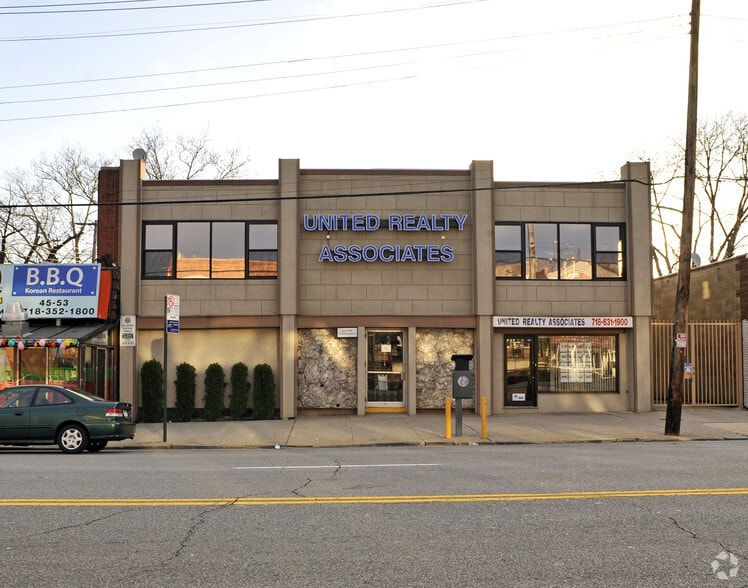 4557 Bell Blvd, Bayside, NY for lease - Primary Photo - Image 1 of 31