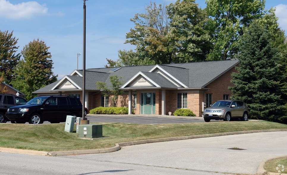 918 Trailwood Dr, Youngstown, OH for sale - Building Photo - Image 1 of 6