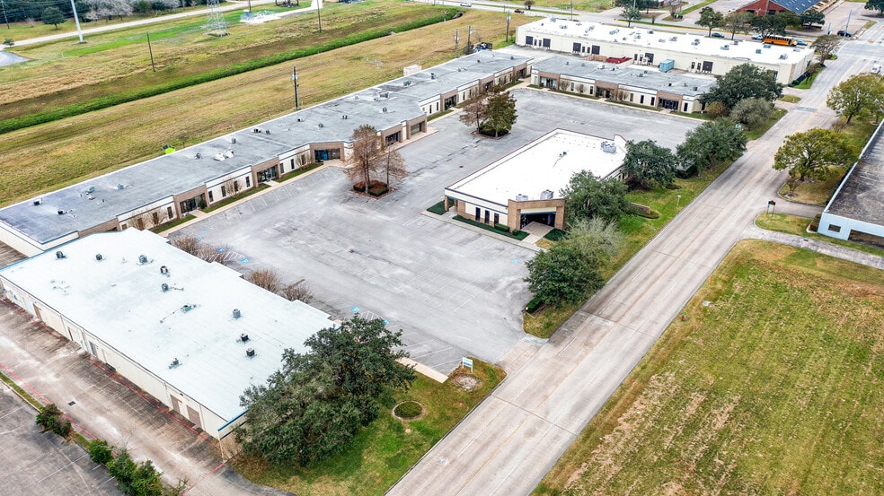 1010-1020 Hercules Ave, Houston, TX for lease - Building Photo - Image 3 of 6
