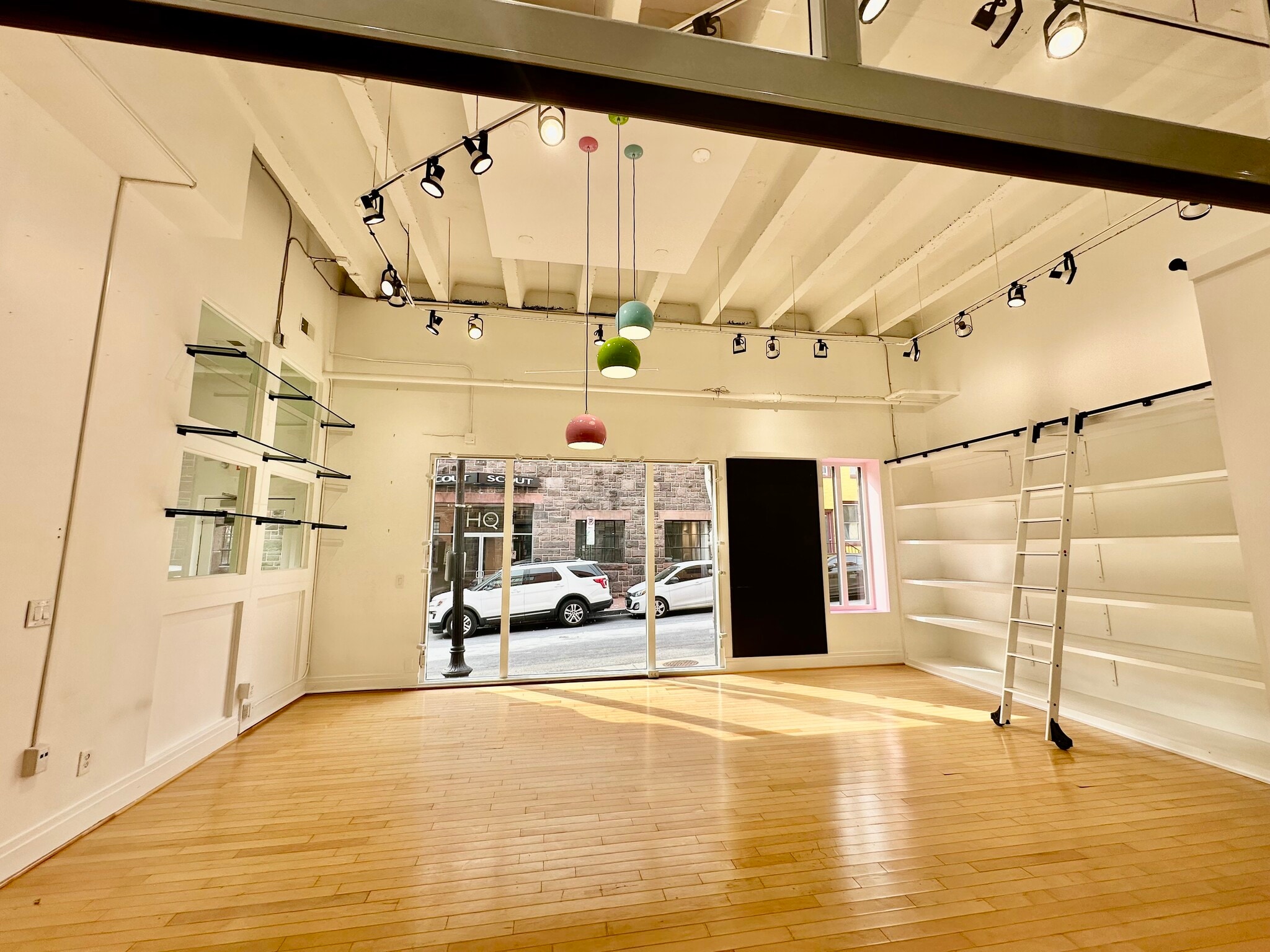 1028 33rd St NW, Washington, DC for lease Interior Photo- Image 1 of 12