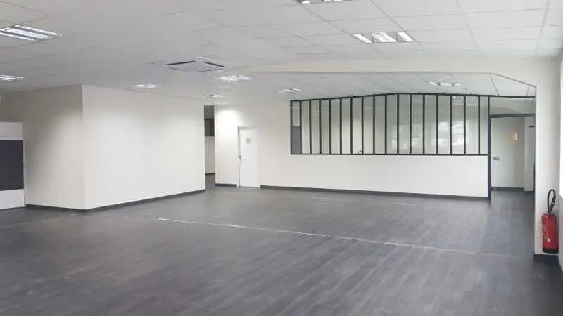 Flex in Le Haillan for lease Interior Photo- Image 1 of 6