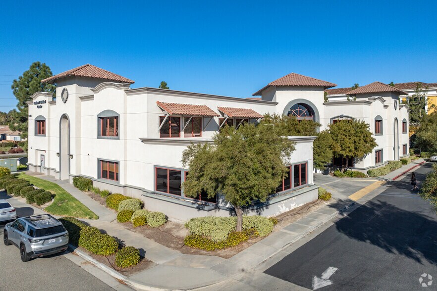 44274 George Cushman Ct, Temecula, CA à louer - Photo du bâtiment - Image 3 de 9
