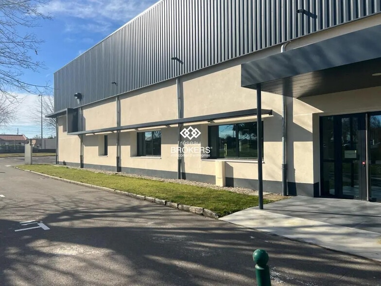 Office in Vénissieux for sale - Building Photo - Image 1 of 6