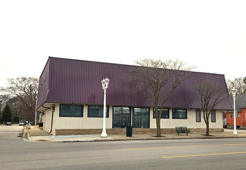 408 Columbus Ave, Bay City, MI for sale - Building Photo - Image 2 of 17