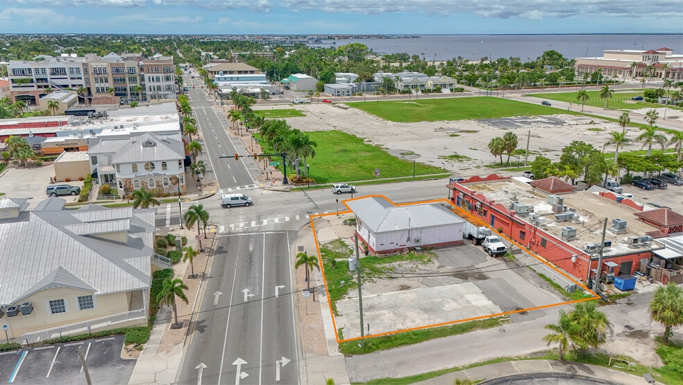 108 E Marion Ave, Punta Gorda, FL à vendre - Photo du bâtiment - Image 3 de 12