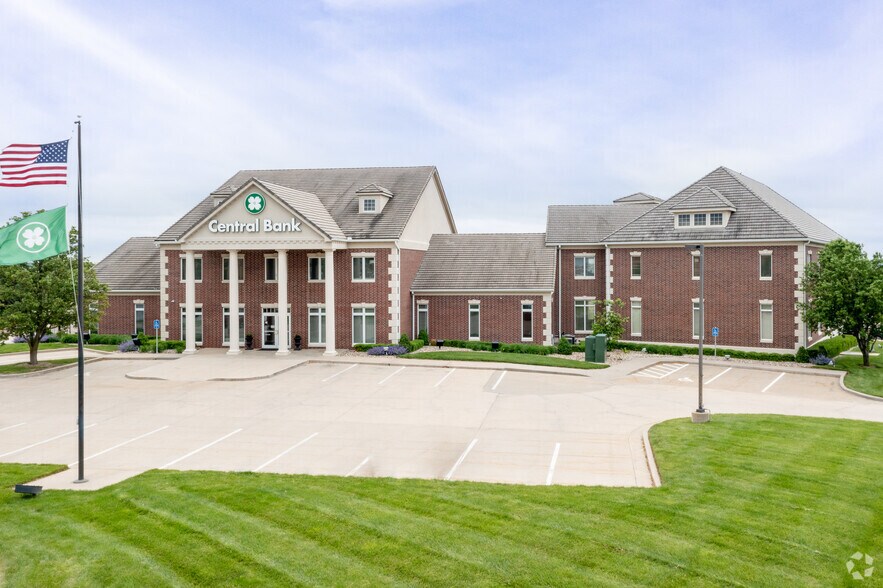 2400 NW Prairie View Rd, Platte City, MO à louer - Photo du bâtiment - Image 3 de 6