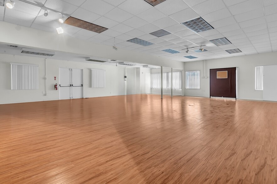 9707 Flower St, Bellflower, CA for lease - Building Photo - Image 3 of 35